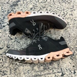On Running Women's Cloudflow Black Sneakers, size 7.5